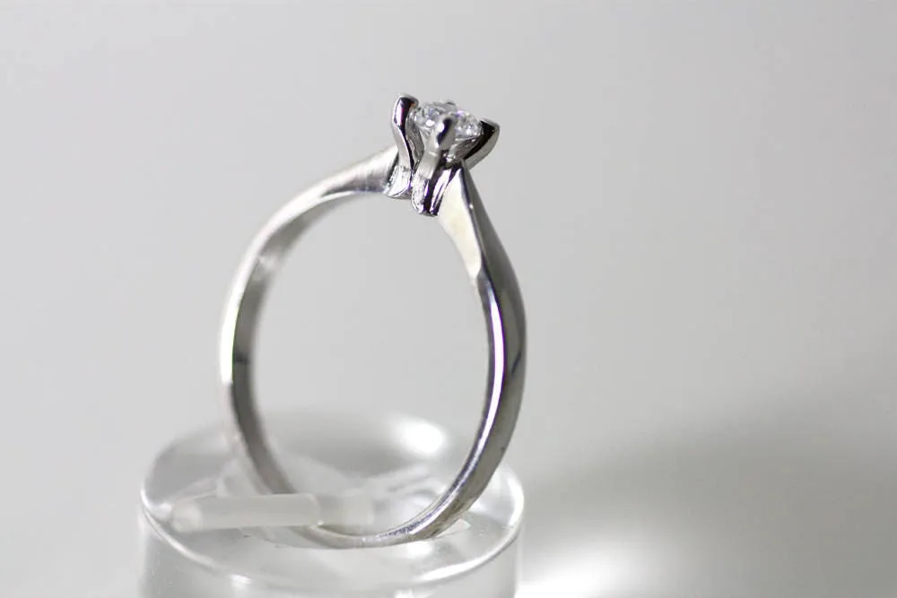 Brilliant cut Diamond engagement ring for her