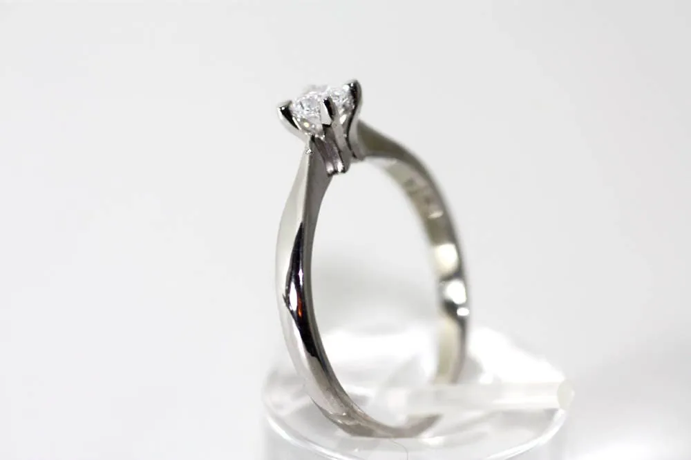 Brilliant cut Diamond engagement ring for her