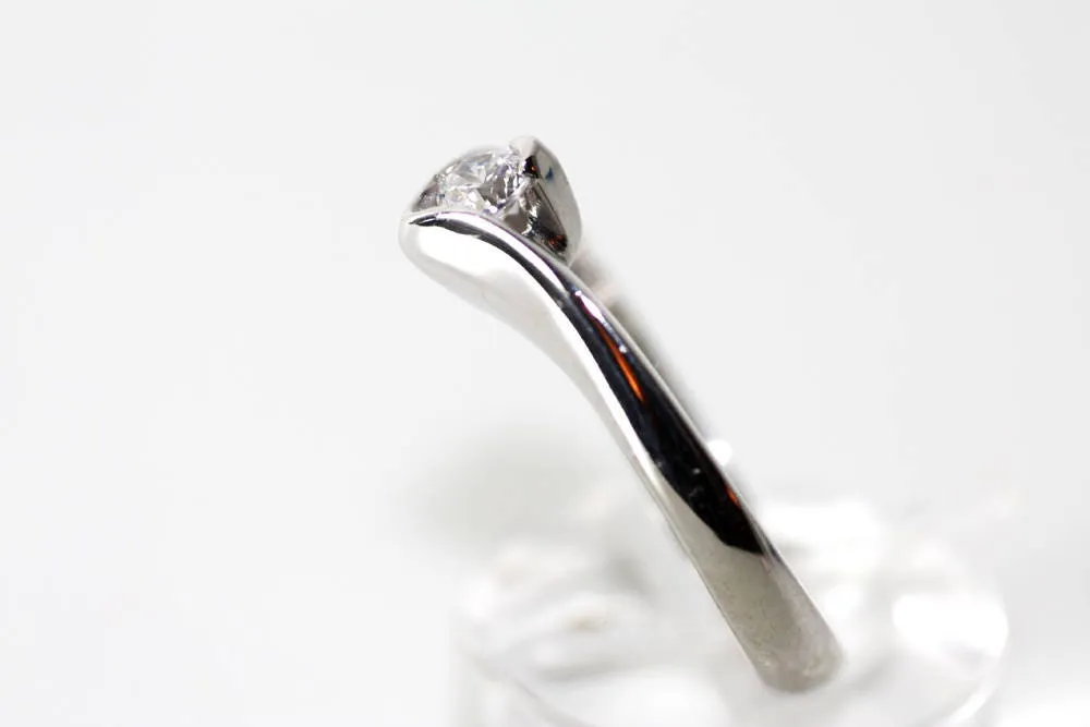 Brilliant cut engagement ring, Diamond White gold ring