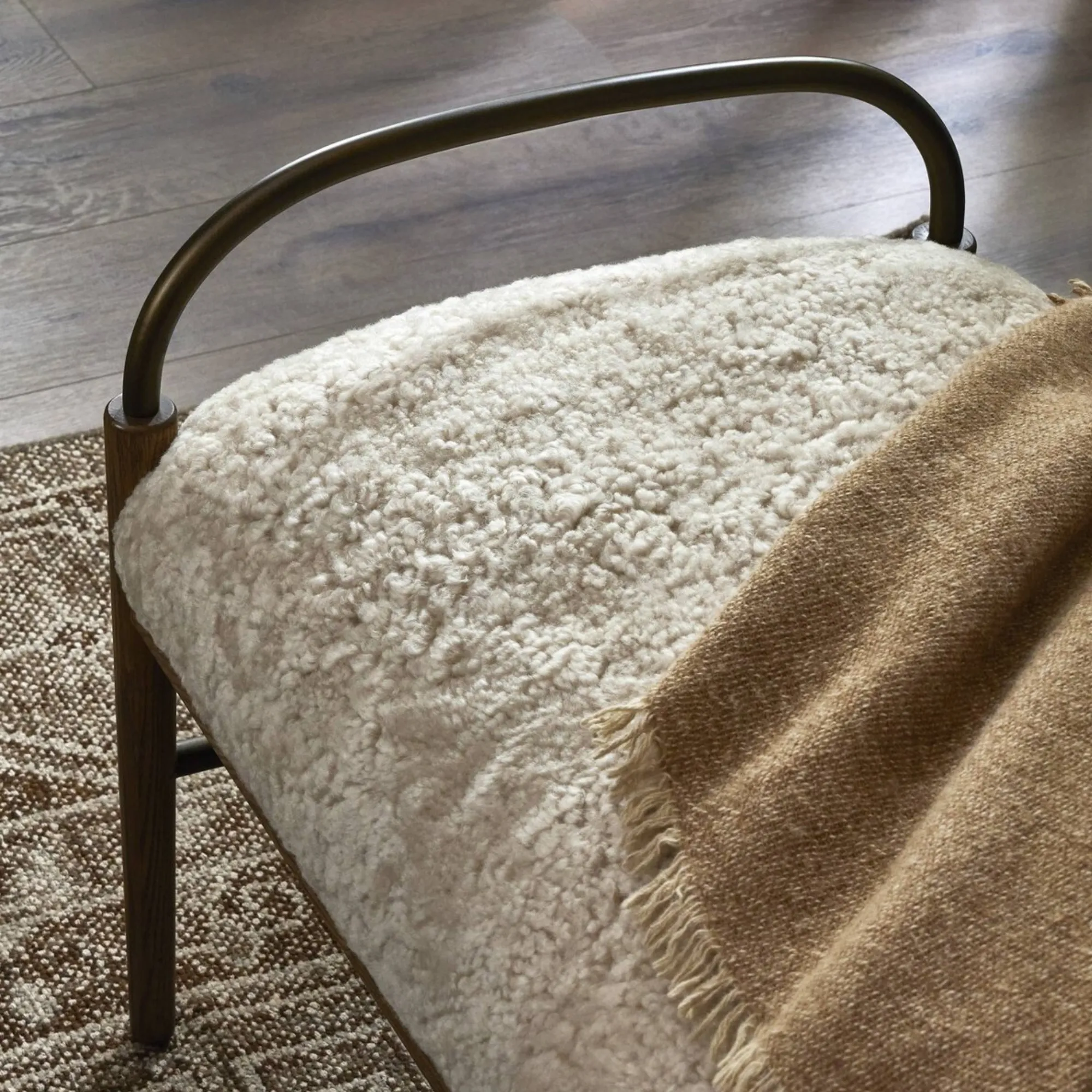 Demi Accent Bench | Beige Shearling