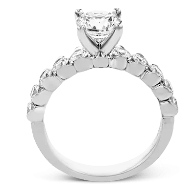 Engagement Ring in 18k Gold with Diamonds