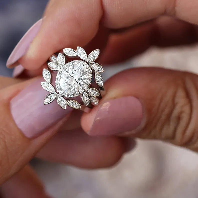 Oval Diamond Floral Engagement ring "Minimal Lily" ♥