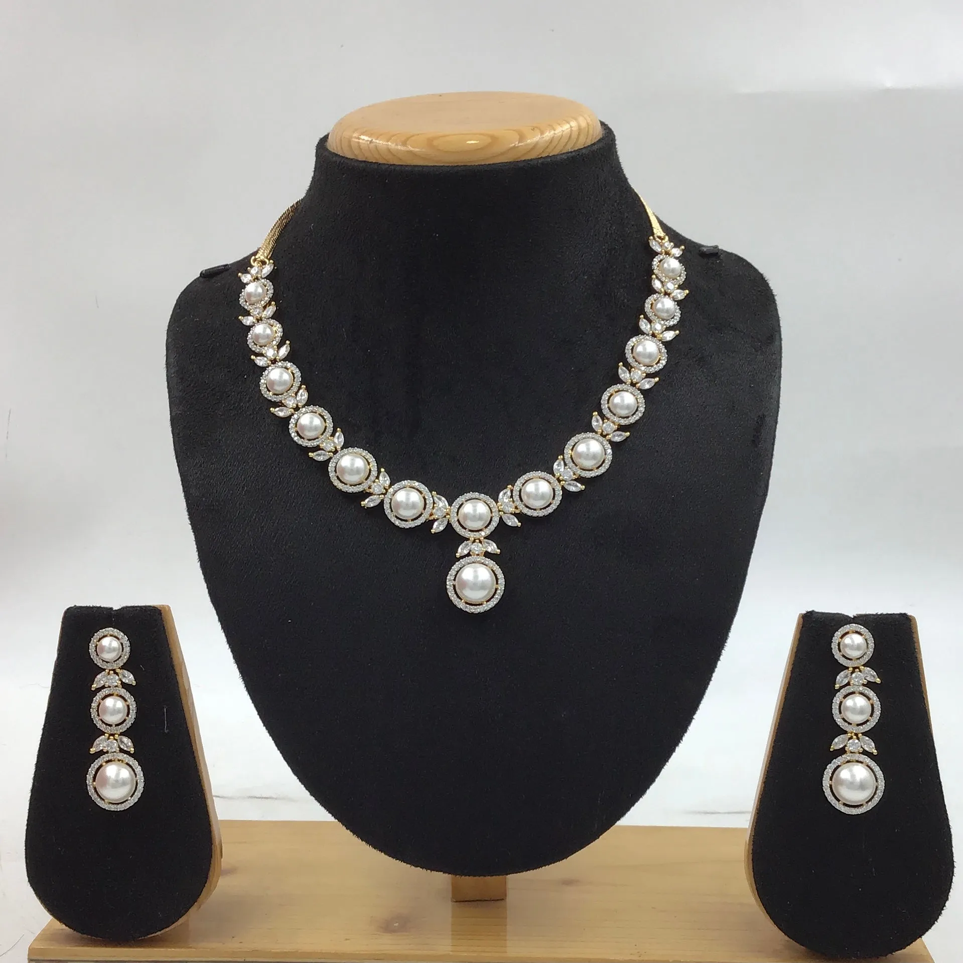 Round Neck Pearl Zircon/AD Necklace Set 16582-31
