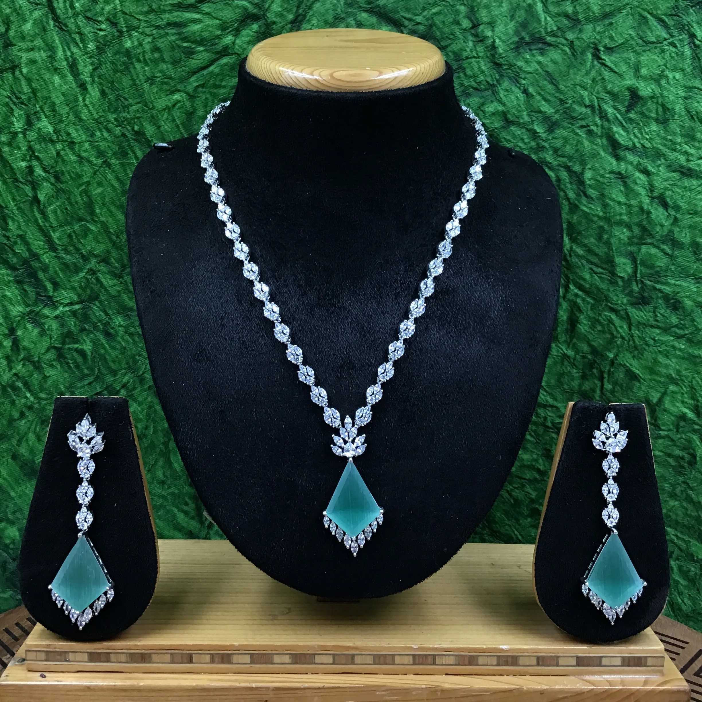 Round Neck Zircon/AD Necklace Set 16597-31