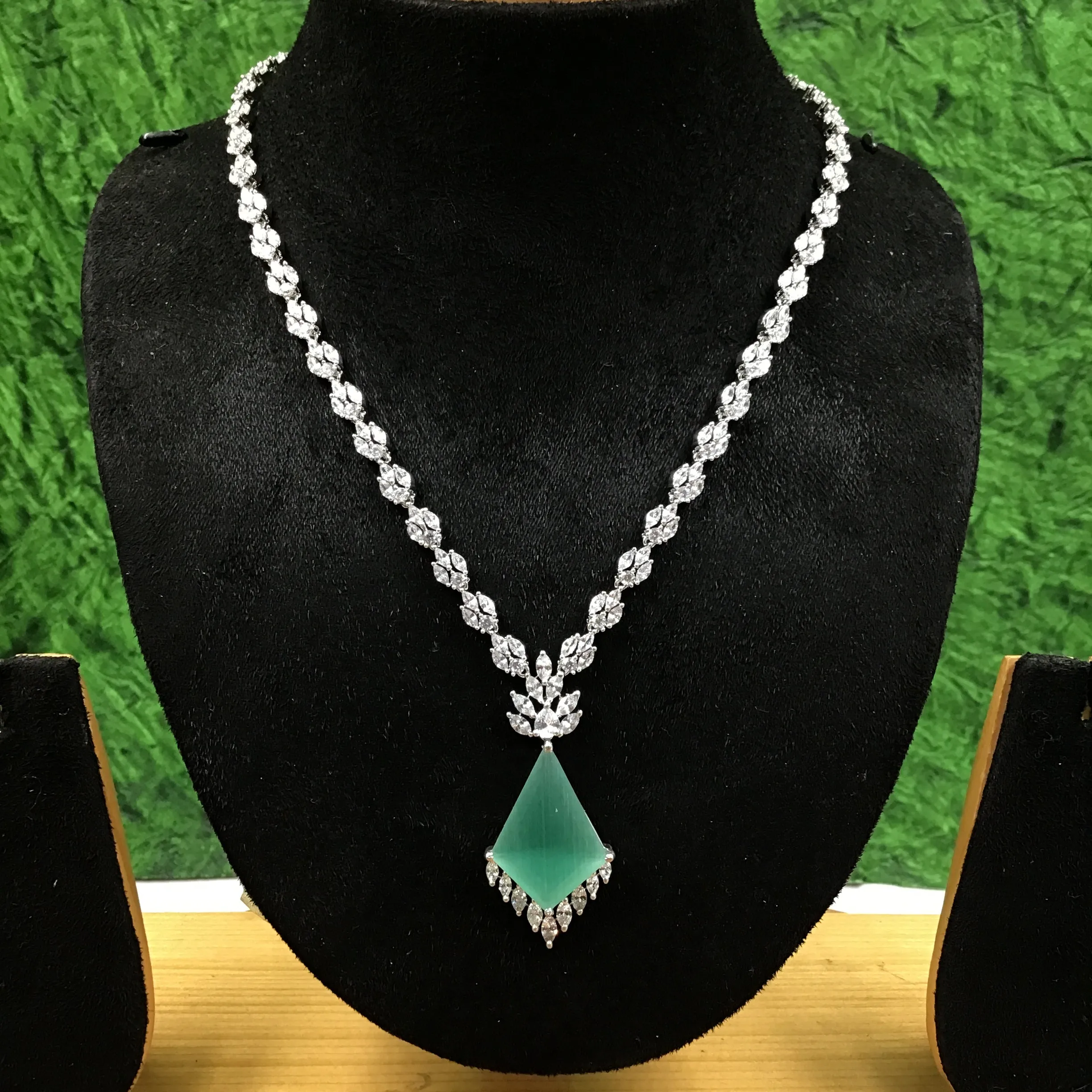 Round Neck Zircon/AD Necklace Set 16597-31