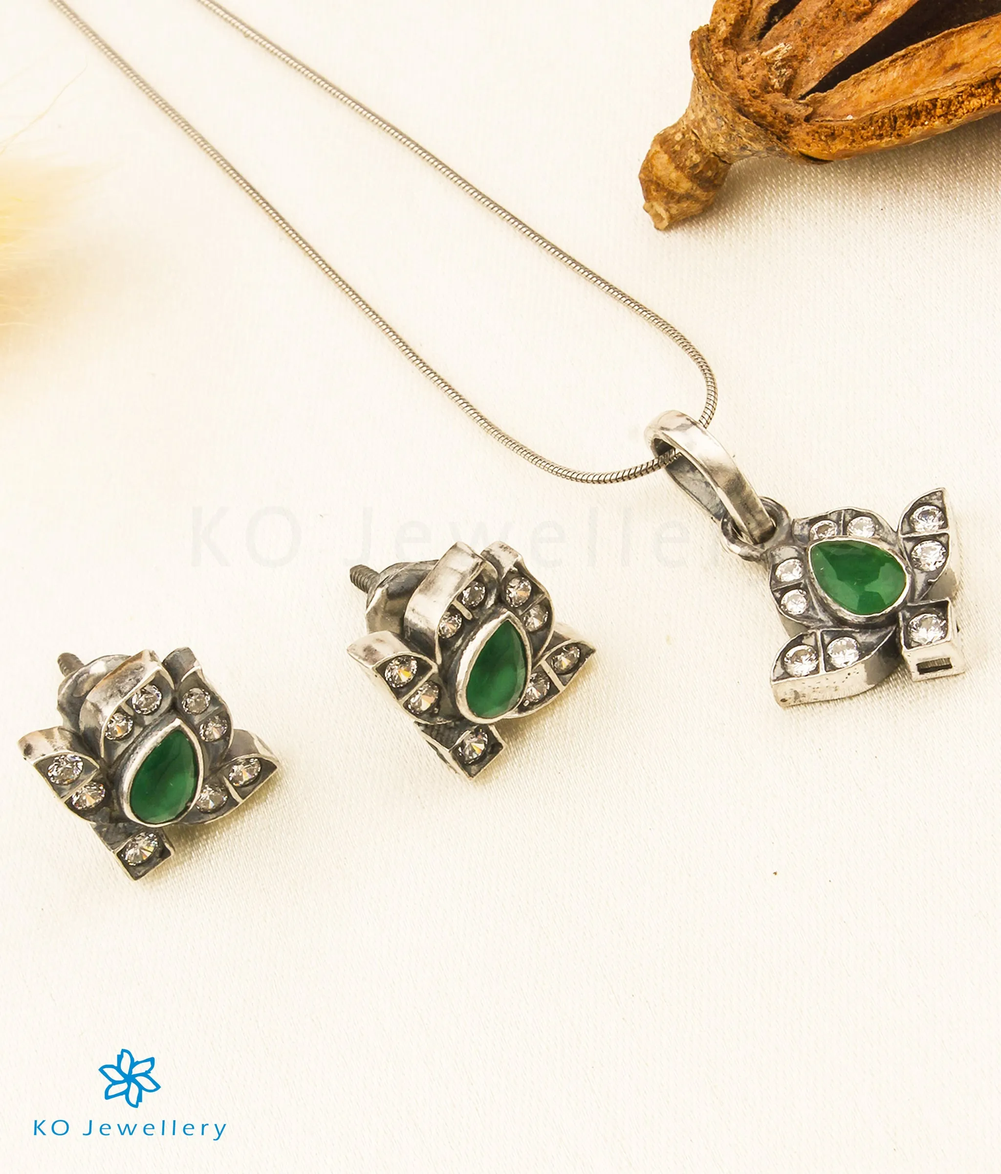 The Ayana Silver Kemp Pendant Set (Green)