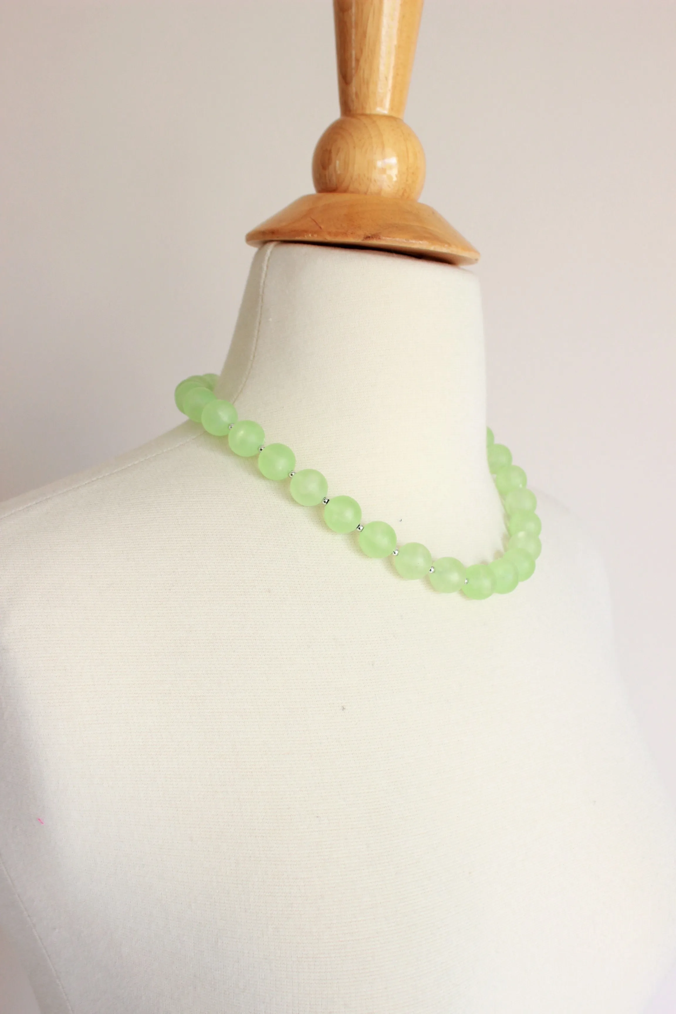 Vintage 1950s Green Round Bead Necklace