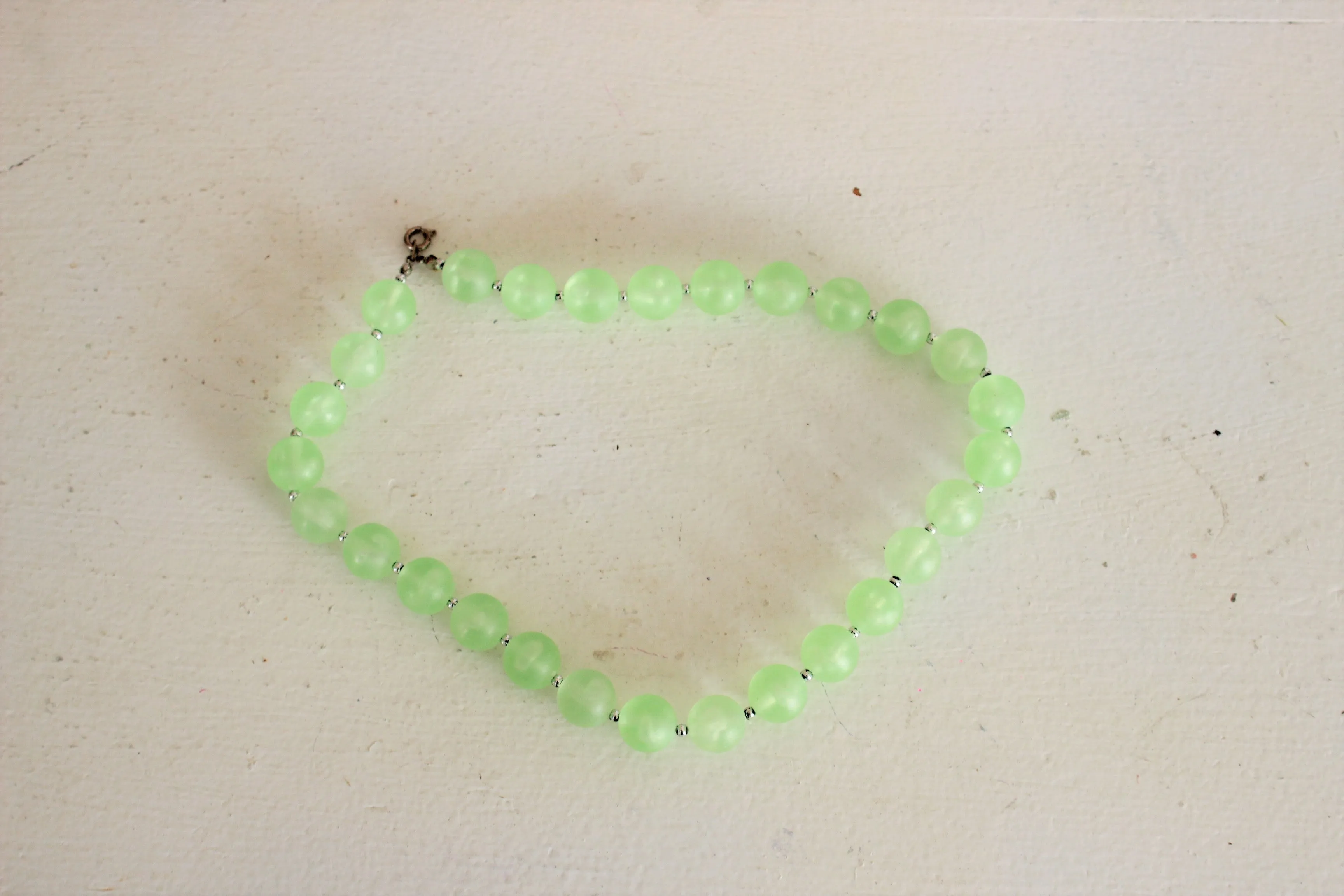 Vintage 1950s Green Round Bead Necklace