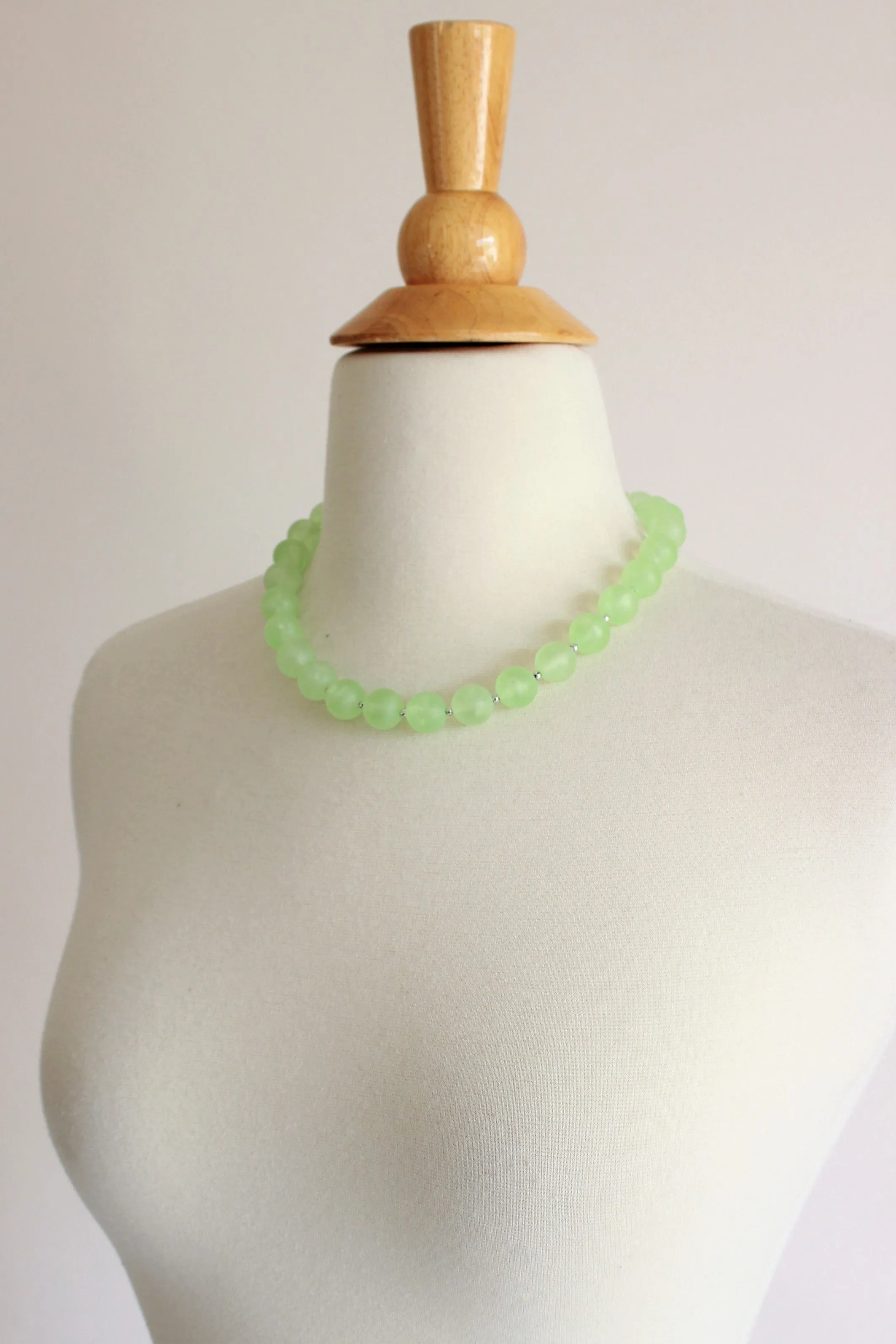 Vintage 1950s Green Round Bead Necklace